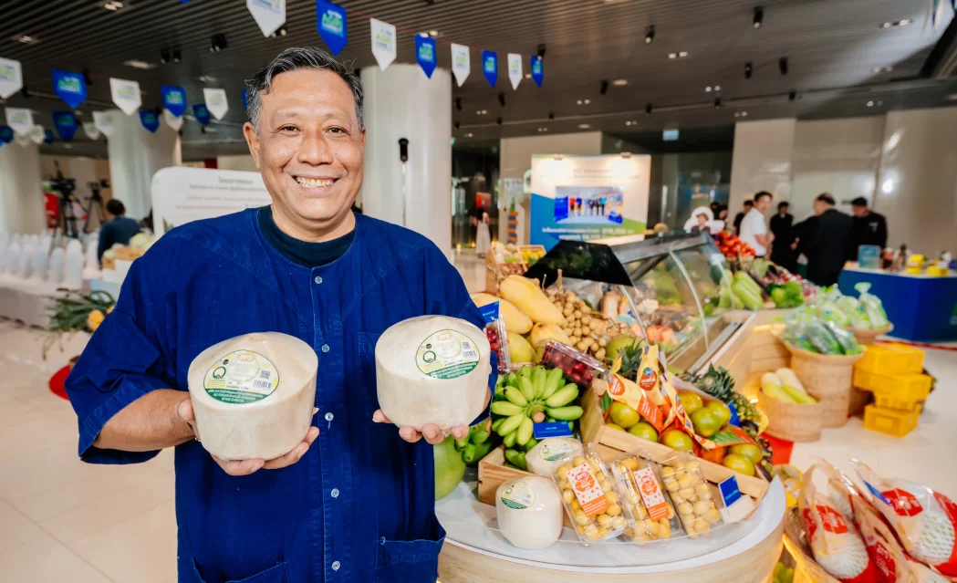 แม็คโคร ภายใต้ ซีพี แอ็กซ์ตร้า หนุนเกษตรกรไทย รับซื้อมะพร้าวน้ำหอมจากสวนบ้านแพ้ว–สงขลา สร้างโอกาสตลาดอย่างยั่งยืน