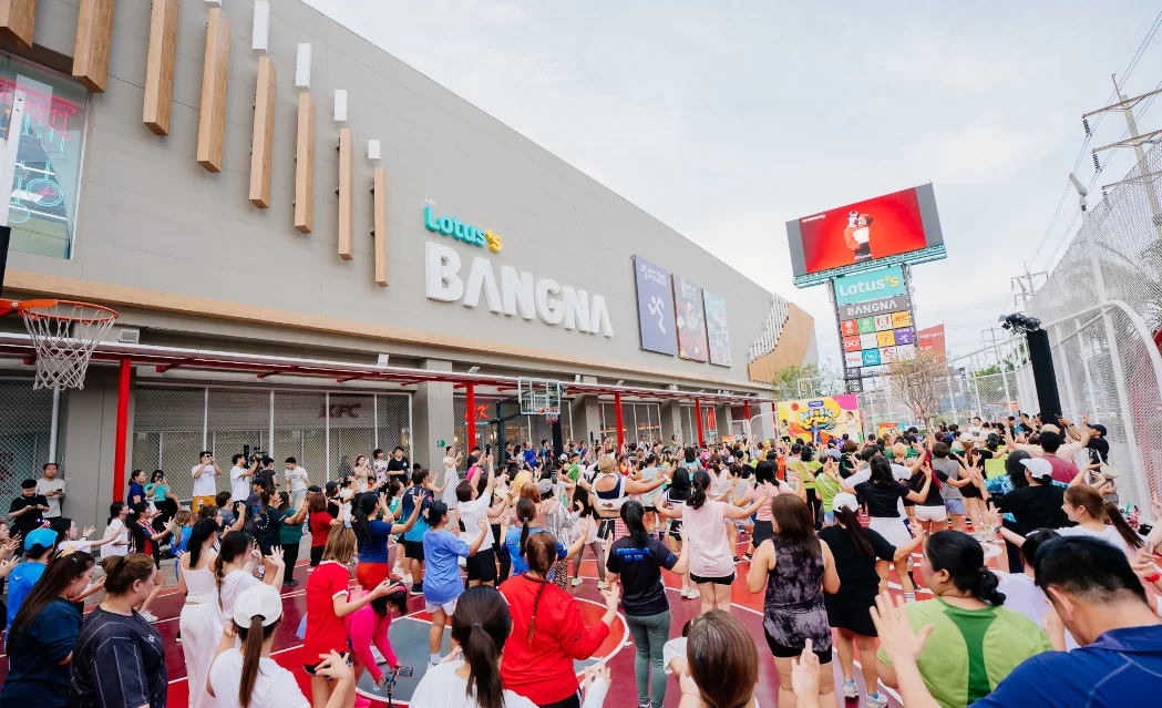 “Hi Apaporn” Leads Bangna Locals in a Fun-Filled Dance Session Bringing Energy, Laughter and Good Vibes to “แอโรบิกหน้าโลตัส”
