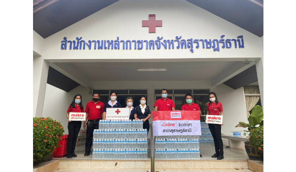 Makro alongside Thai society : Makro Surathani store support supplies to aid flood victims in the Southern region