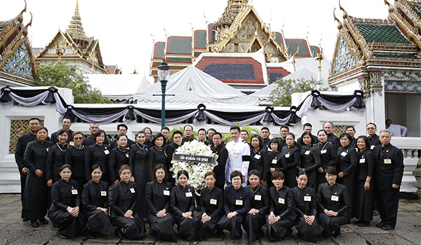 แม็คโครร่วมเป็นเจ้าภาพ ในการบำเพ็ญกุศลสวดพระอภิธรรมพระบรมศพพระบาทสมเด็จพระปรมินทรมหาภูมิพลอดุลยเดช 