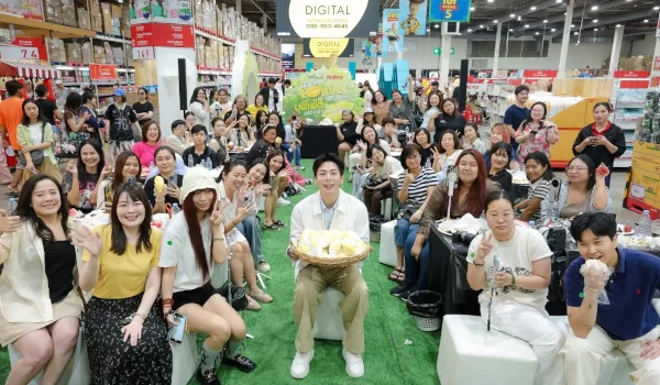 Up Poompat Teams Up with Fans at Makro to Kick Off Durian Season Serving Feel-Good Moments at “Let’s Dorian บุฟเฟ่ต์ อร่อยฟิน ยิ้มยกก๊วน”