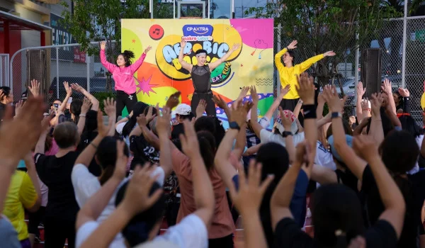 กรี๊ดสนั่นบางนา! “ศรราม น้ำเพชร” นำทีมแม่ยกสร้างปรากฏการณ์ “ลิเก x แอโรบิกหน้าโลตัส” ม่วนมันส์จนเวทีสะเทือน